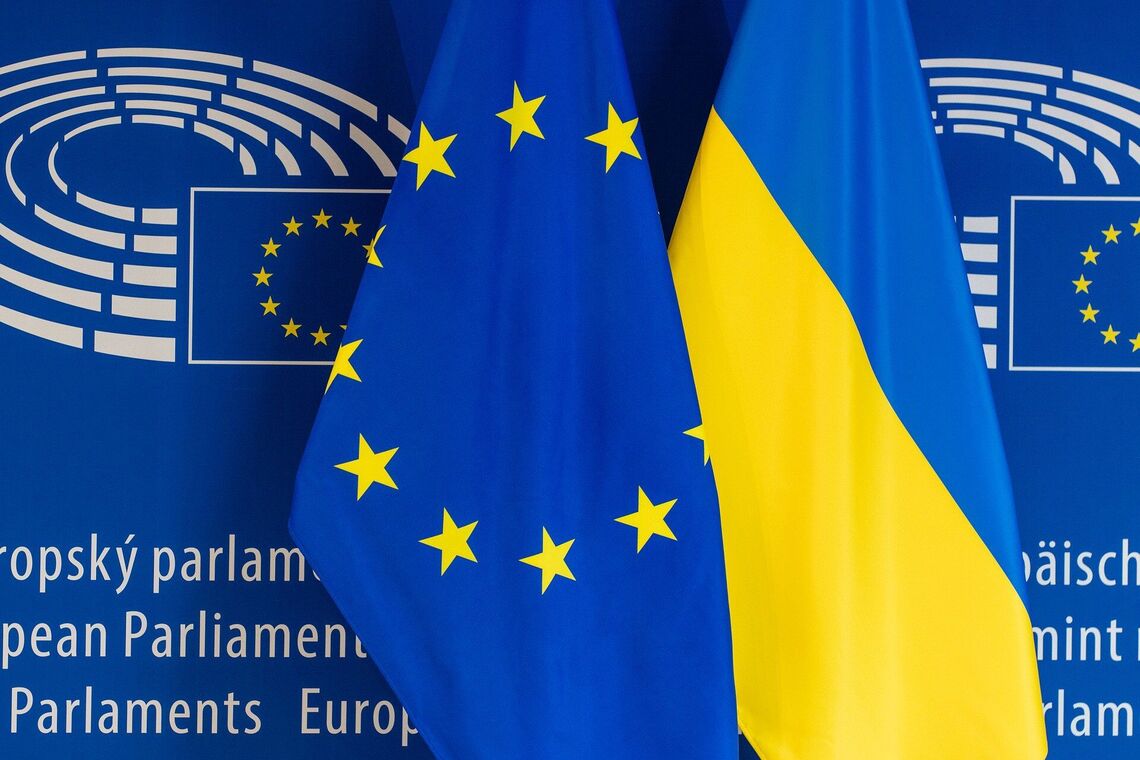 Уже на этой неделе Украина получит статус кандидата на членство в ЕС – Bloomberg
