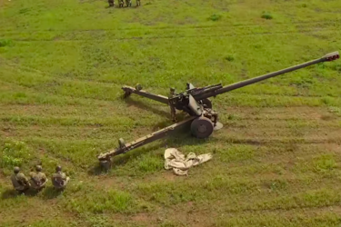 Украинские воины разносят оккупантов из трофейной пушки МСТА-Б