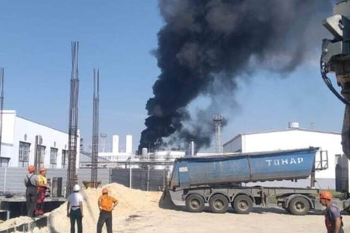 На Росії в Ростовській області горить Новошахтинський нафтопереробний завод