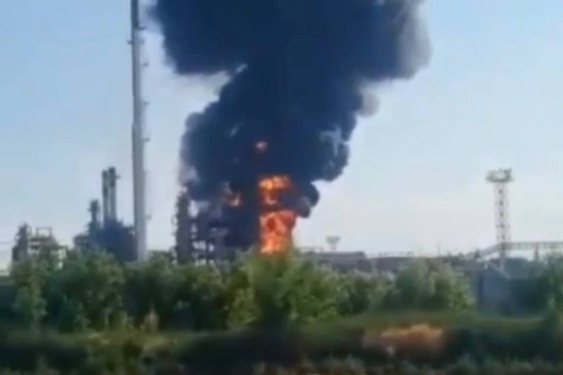 пожар на нефтеперерабатывающем заводе в Ростове