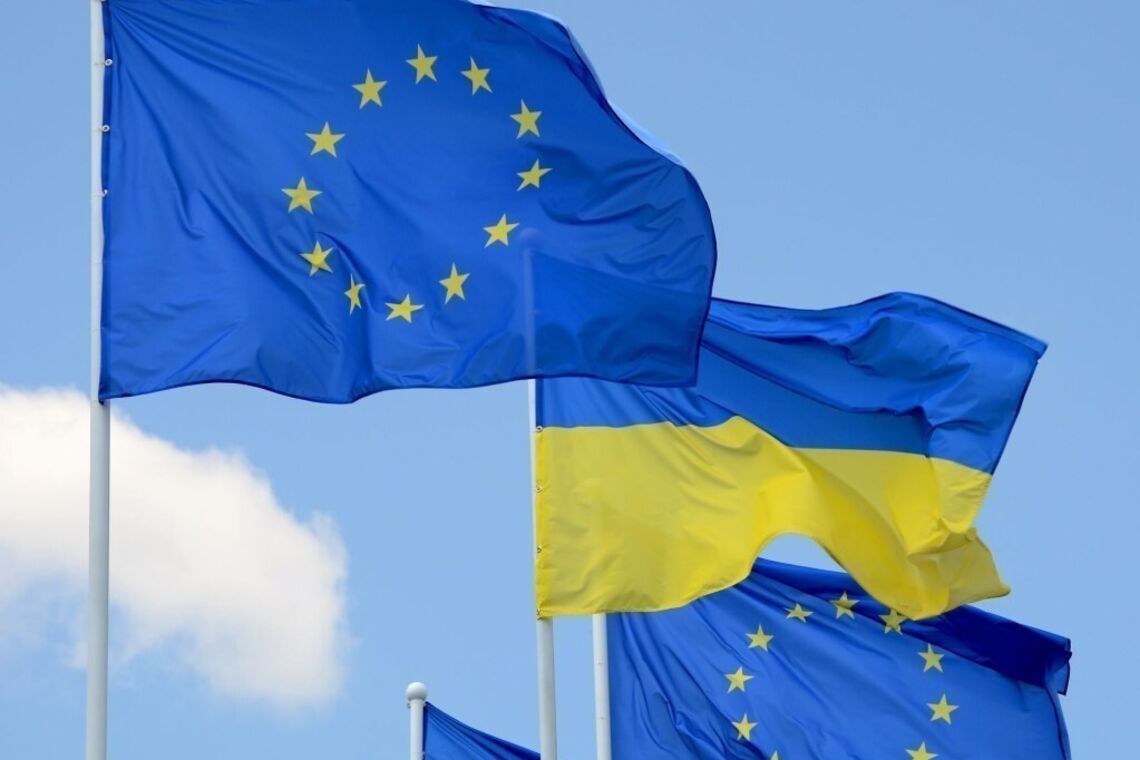 Флаг Украины и ЕС