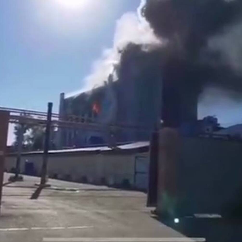 В Подмосковье масштабный пожар: огонь разошелся на 2,4 тысячи квадратных метров (ВИДЕО)