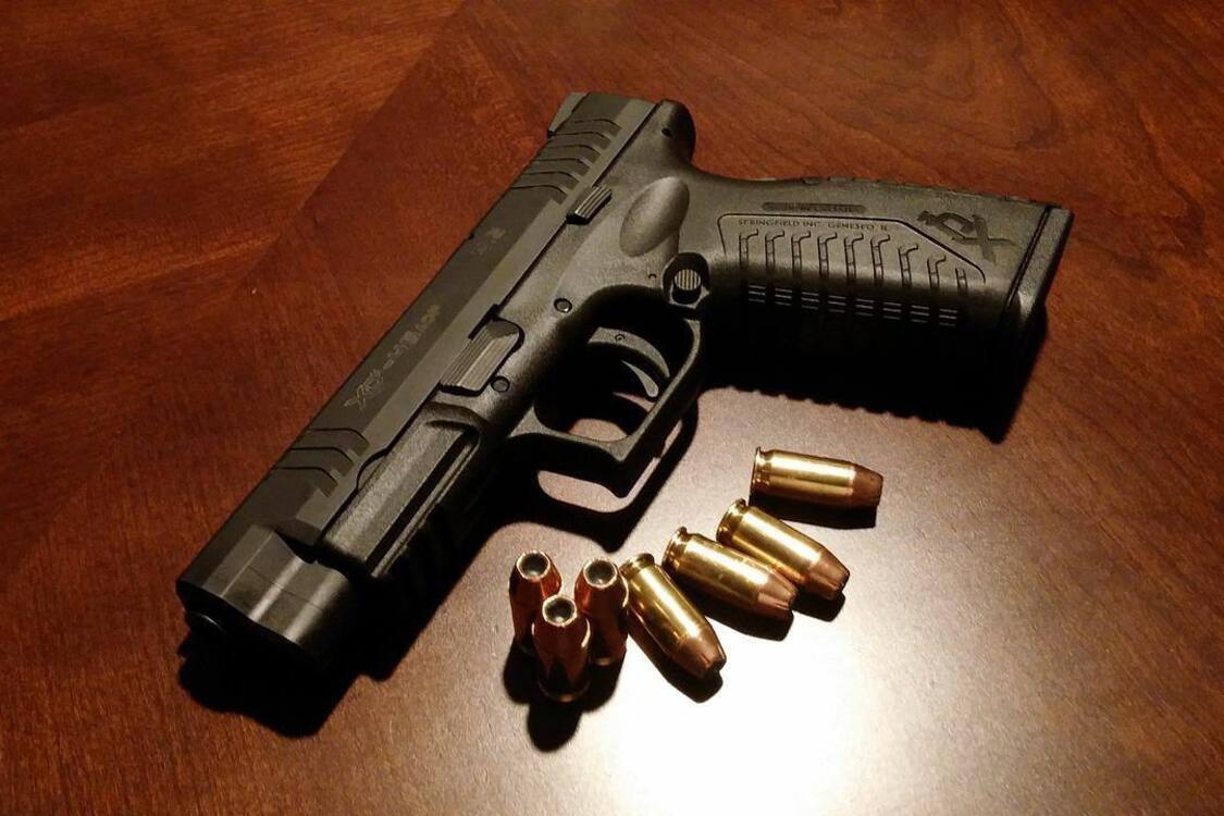 Поліція Маямі запропонувала американцям здати особисту зброю для України: Десятки людей підтримали акцію