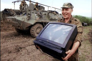 'Украденный мною телевизор - это капля в море': перехват разговора оккупанта с женой