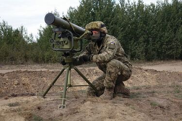 Украинские военные отправили 'приветствие' из ПТРК 'Стугна' по БТР оккупантов