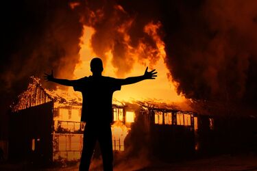 У Санкт-Петербурзі росіянин облив бензином та підпалив храм РПЦ (ВІДЕО)