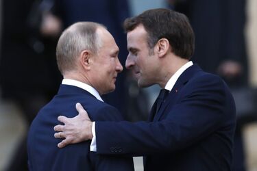 Le Temps опубликовали расшифровку телефонного разговора между Макроном и Путиным