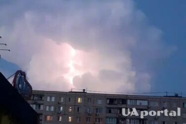 Зарница в небе над Киевом 28 июня 2022