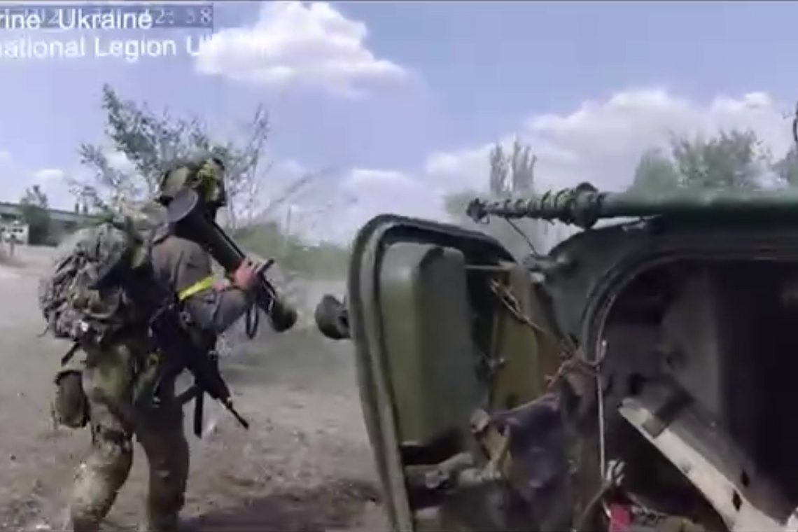 Воїни 'іноземного легіону' показали кадри бою у Сєвєродонецьку