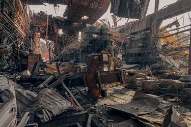 Появилось фото украинского флага, который развевался над 'Азовсталью'