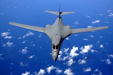 Япония и США провели совместные военно-воздушные учения над Тихим океаном