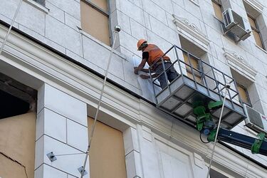 Зрада отменяется: с фасадов Харькова уберут советскую символику