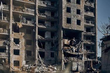 Влучання ворожої ракети у багатоповерхівку в Одеській області