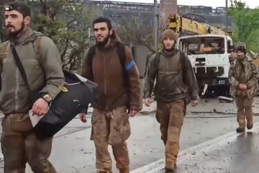 Пленных защитников 'Азовстали' бояться даже в наручниках: охрана изолятора в рф дрожит от их вида