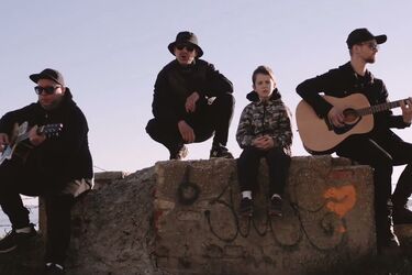 Кадр из кліпа 'Воїни світла'