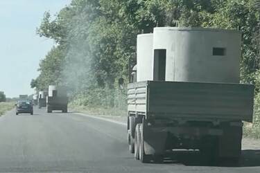 Військові РФ везуть бетонні доти