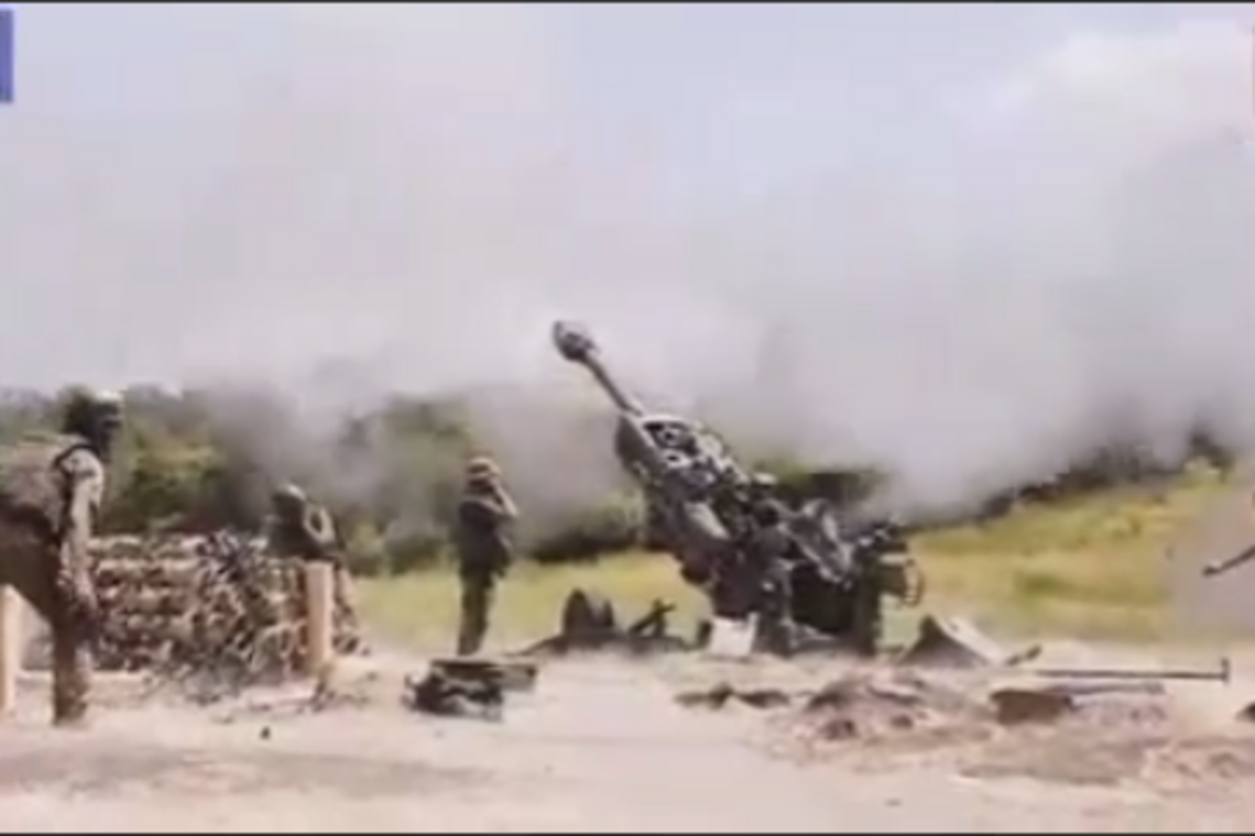 Українські воїни показали американському телебаченню, як працює гаубиця М777 на фронті
