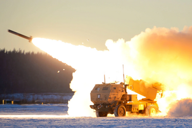 Залп M142 HIMARS