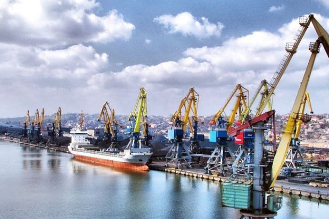 Окупанти відкривають порти для вивезення награбованого з України