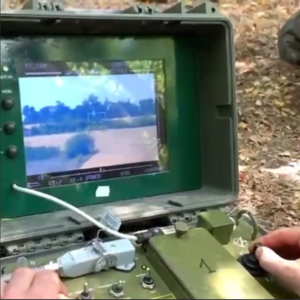 Бойцы ВСУ уничтожили движущуюся цель из ПТРК 'Стугна'