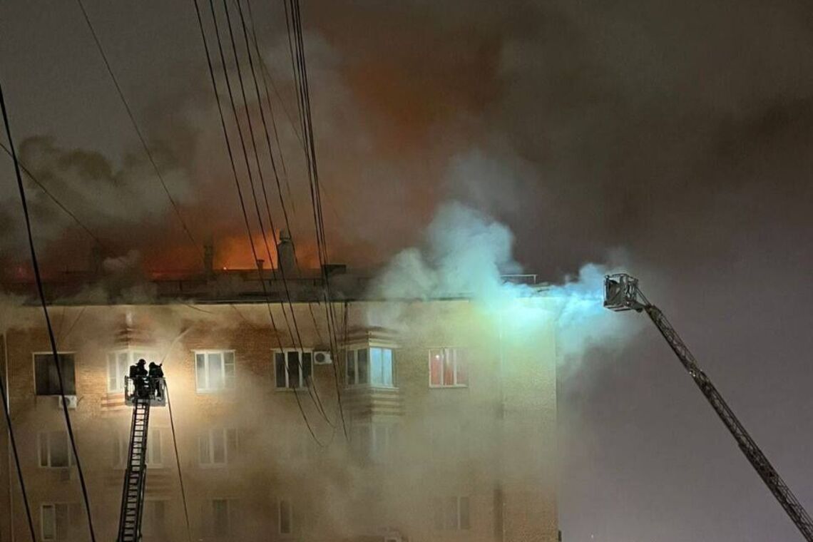 У житловому будинку на Ленінському проспекті у Москві спалахнула пожежа