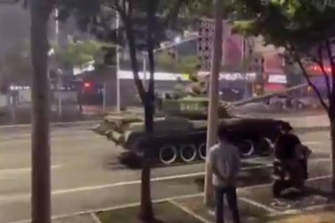 В Китае отделение банка-мошенника защищают танками