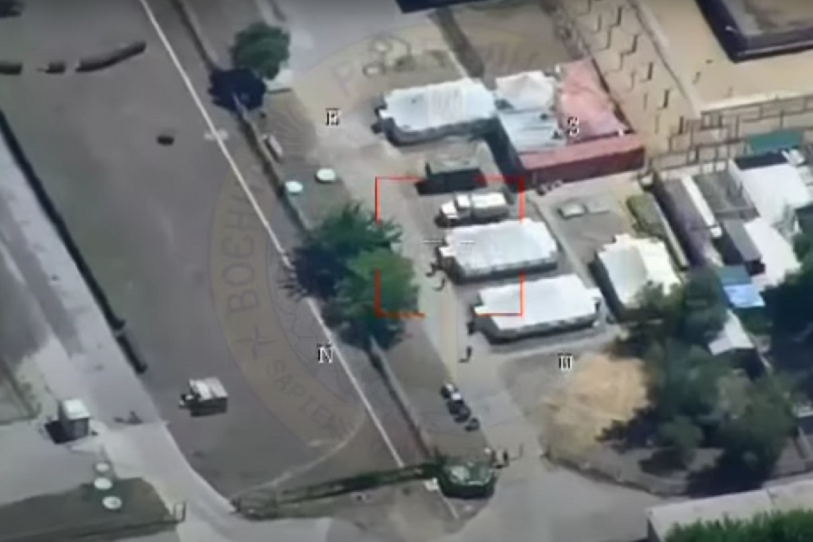 Ювелірно: у мережі показали удар дроном-камікадзе по окупантах біля Запорізької АЕС (відео)