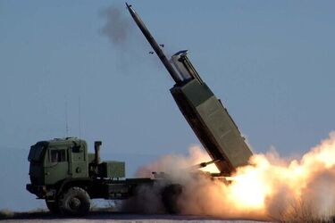 Нова партія HIMARS 'засвітилася' на заправці військової бази у США