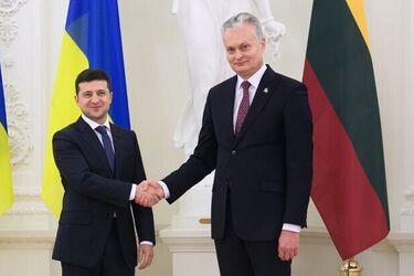 Президент Литви вручив Володимиру Зеленському найвищу нагороду - Орден Вітовта Великого