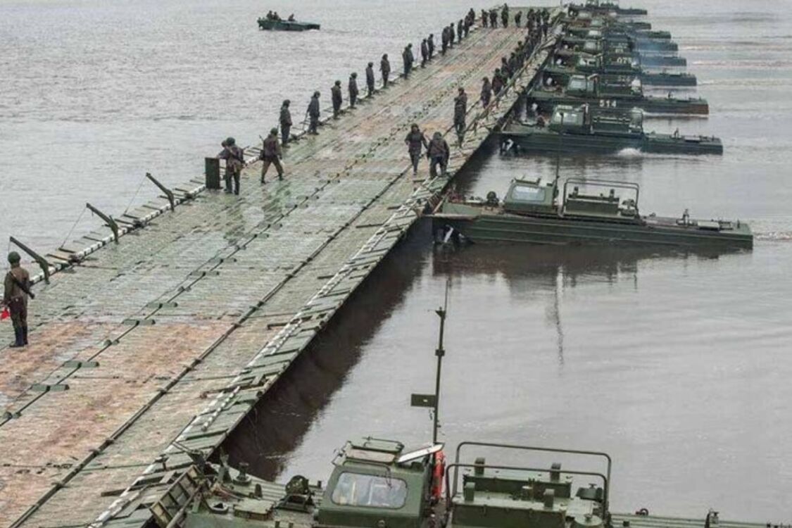 Новая цель для HIMARS: оккупанты возвели понтонную переправу у разрушенного Антоновского моста