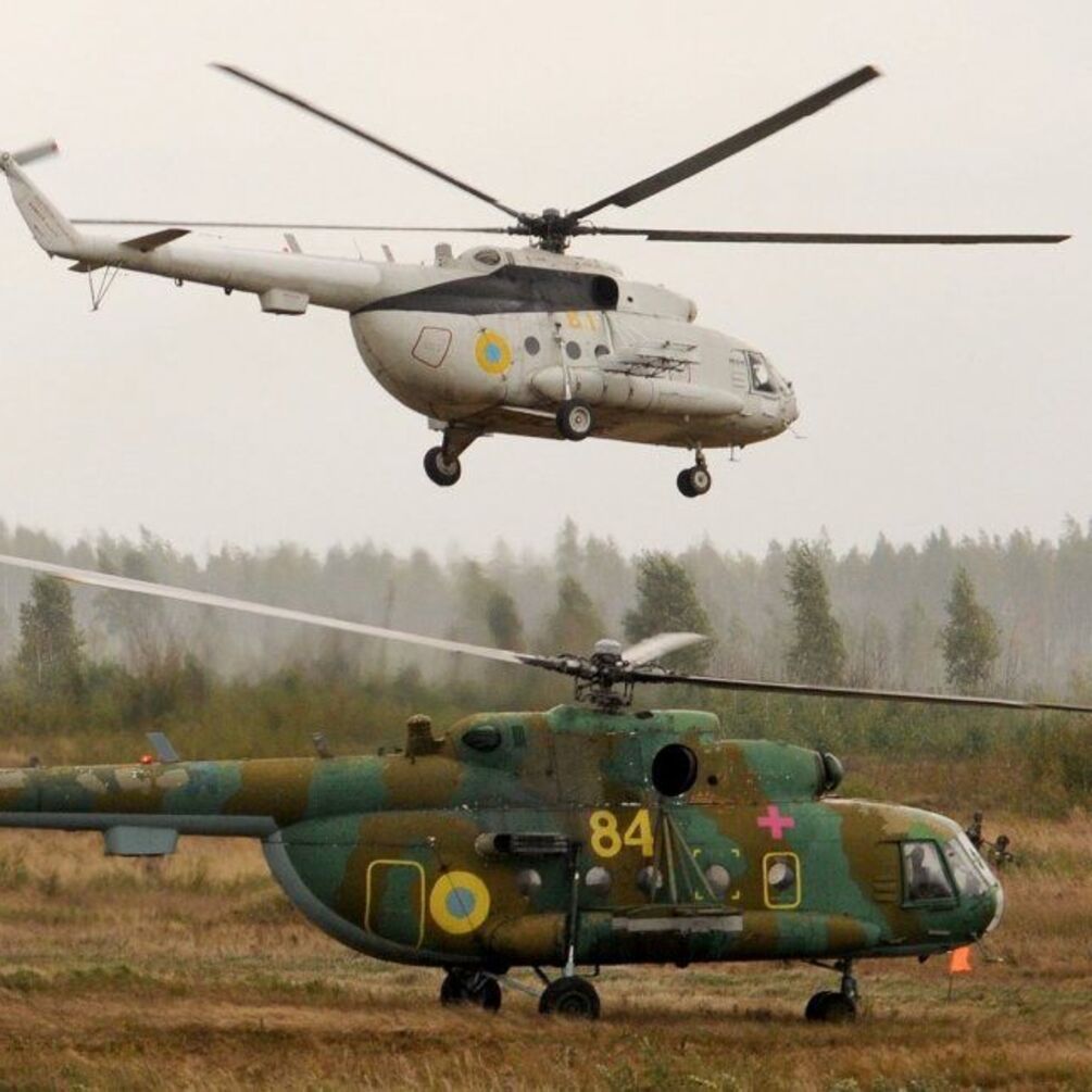 Сразу 4 вертолета Ми-8 наносят огневое поражение по оккупантам (ВИДЕО)