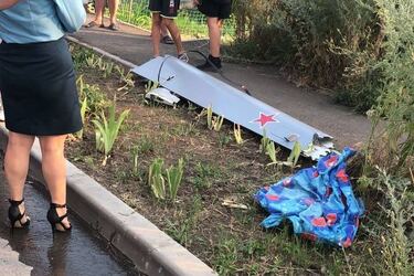 В Таганроге на жилой дом рухнул беспилотник