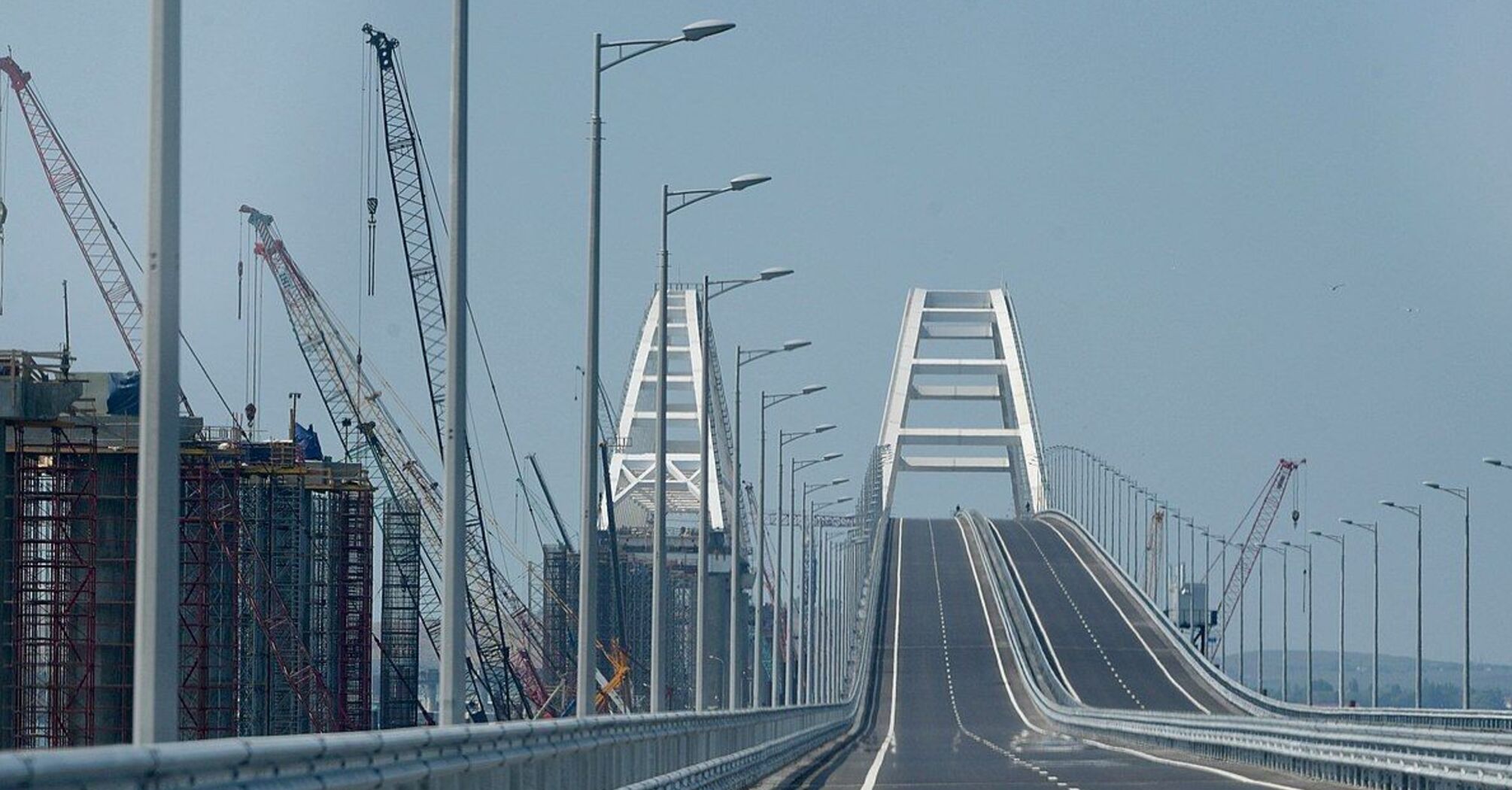 Москва усилила охрану Крымского моста: что известно