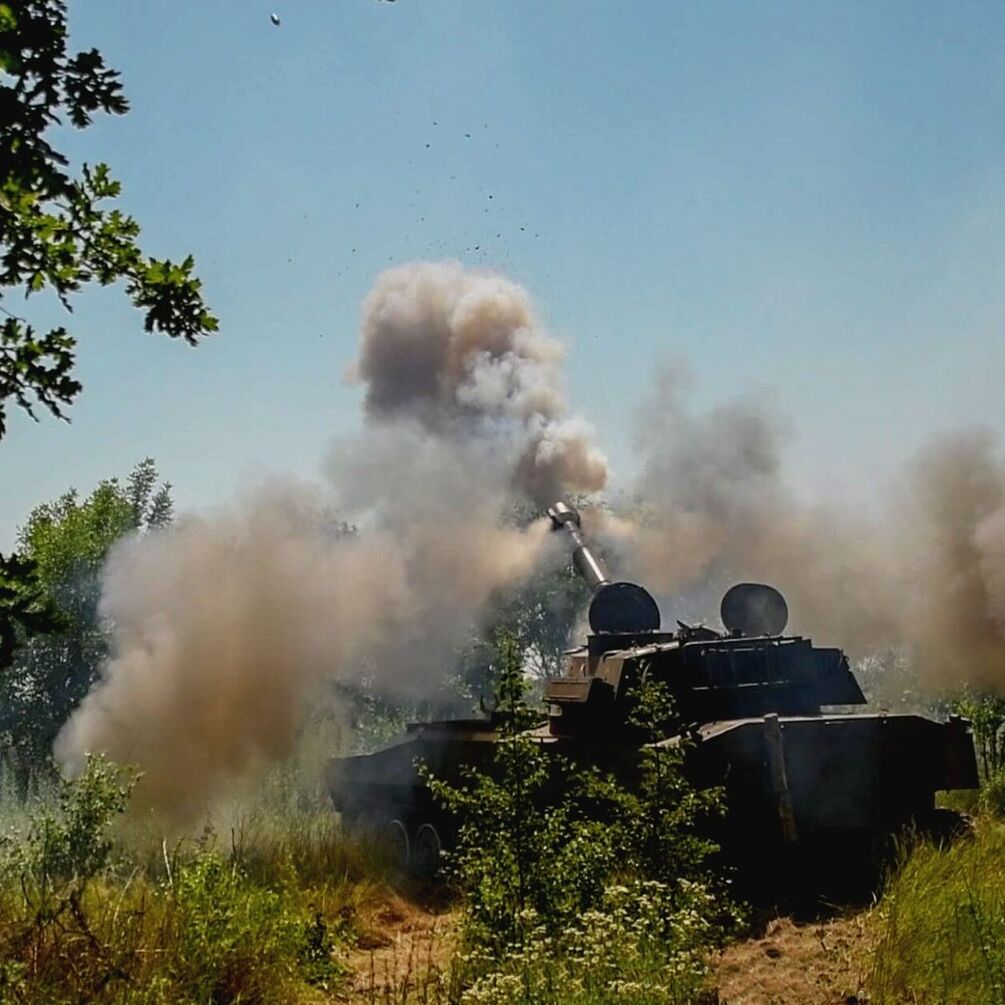 Артилерія 59-ї бригади знищує дві російські ББМ-2 та боєкомплект (ВІДЕО)