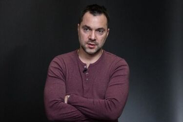 'З метою покращення економіки, закон про виїзд за кордон вже готується', - Арестович