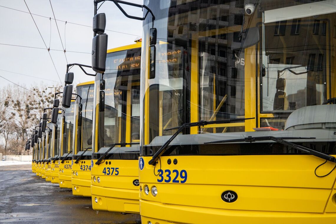 В Киеве наземный общественный транспорт будет останавливаться во время воздушной тревоги