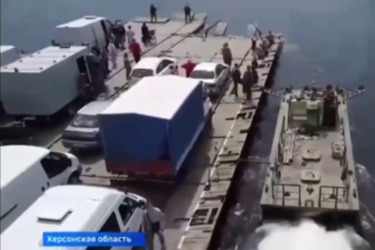 Оккупанты достроили понтонную переправу у Антоновского моста