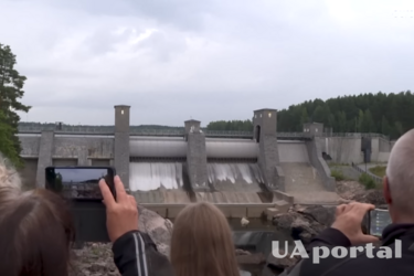 На водопаде Иматра в Финляндии включили гимн Украины