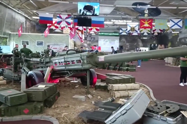 Неробоча гаубиця та Bayraktar з муляжем: окупанти похвалилися 'трофеями' на виставці 'Армія-2022'