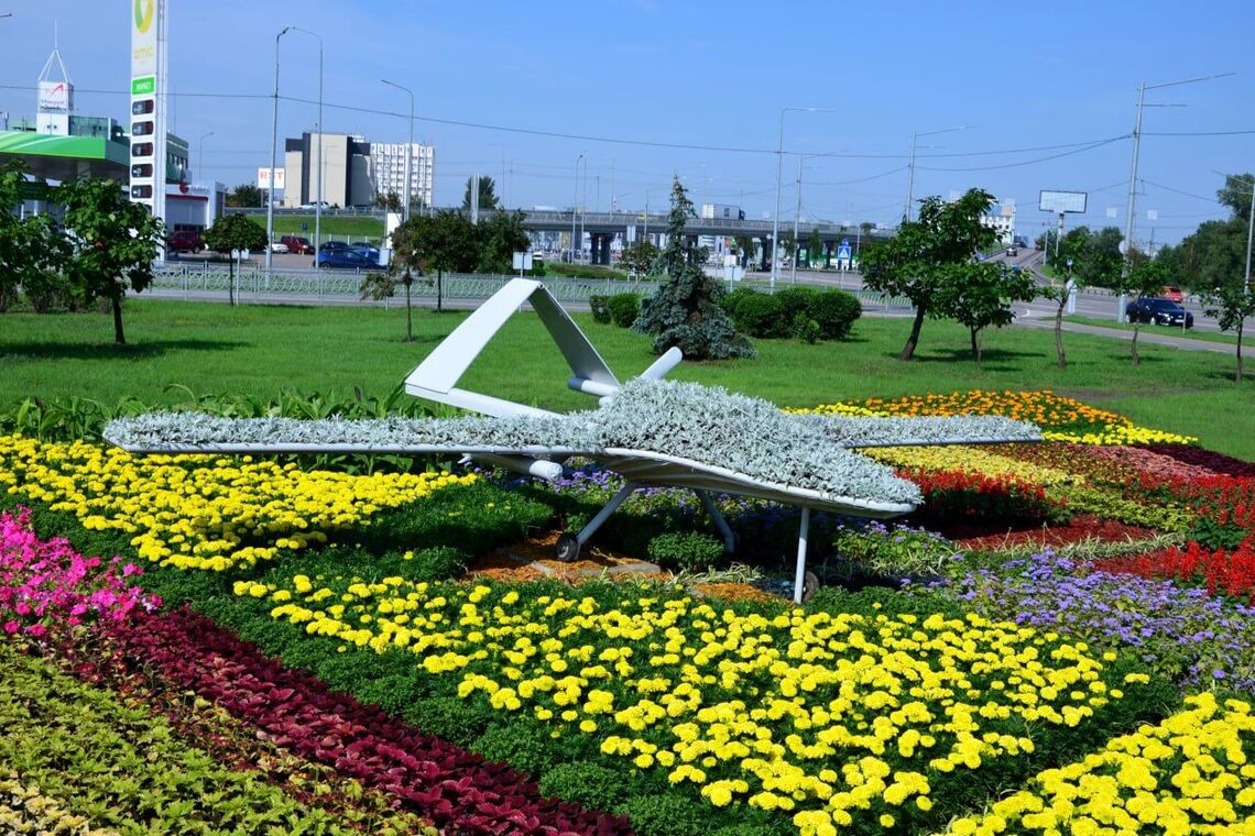 В Киеве создали 'Bayraktar' из цветов (фото)