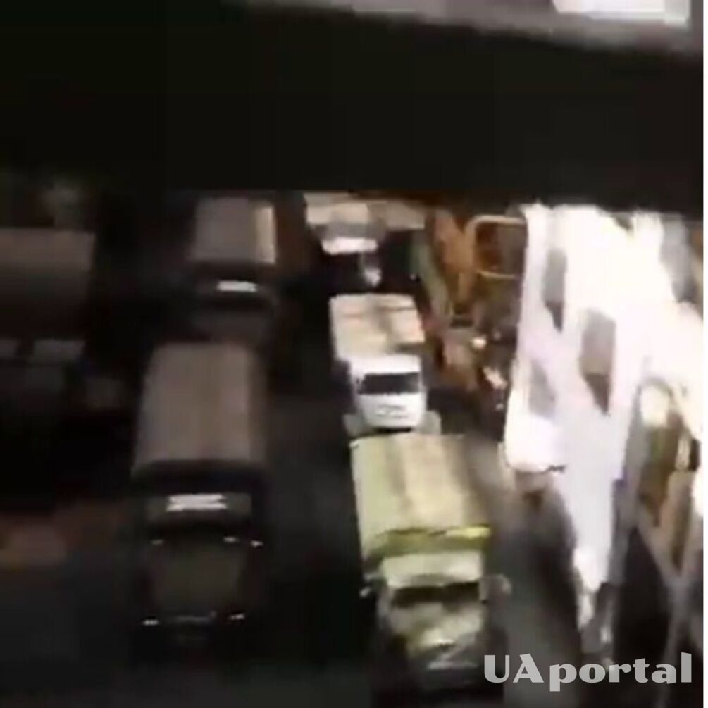Оккупанты расположили военную технику прямо в машинном зале ЗАЭС (видео)