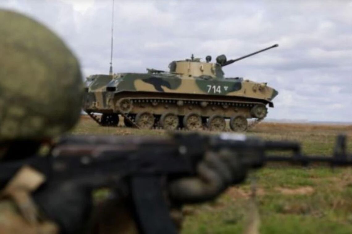 Росія може відвести війська для оборони Криму