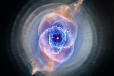 Астрономи показали рідкісне явище: Туманність 'Котяче око' в деталях
