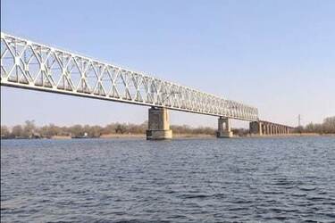 Вночі ЗСУ вдарили по двох переправах: Постраждали Антонівський та Каховський мости