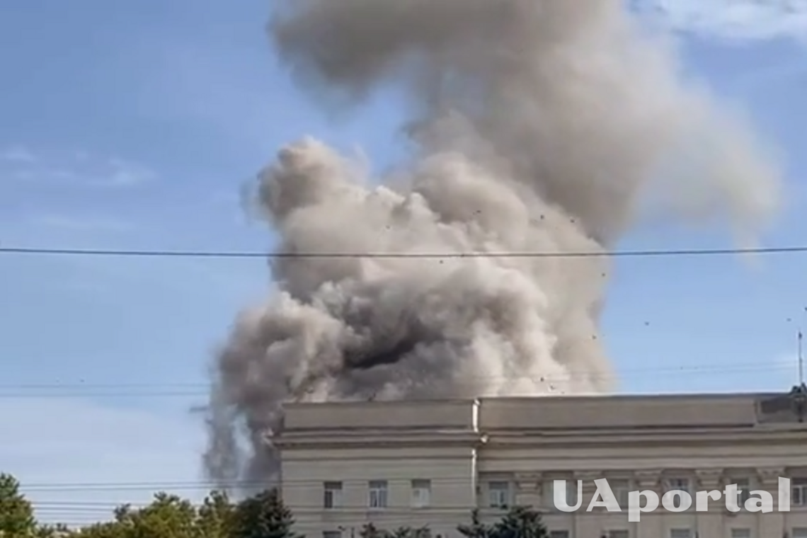 У Херсоні біля будівлі адміністрації, захопленої окупантами, прогримів вибух