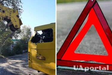 В Одесі автокран протаранив маршрутку: серед постраждалих дитина (відео)