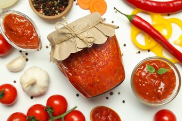 Как приготовить вкусную аджику на зиму дома