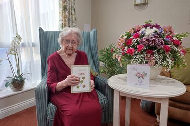 Прожила більше століття: 102-річна мешканка Шотландії розкрила секрет алкогольного довголіття