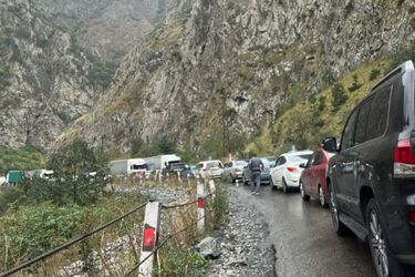 На кордоні з Грузією влаштували полювання на дезертирів та підвезли російський БТР