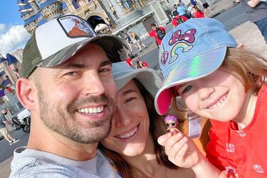 Андрій Бєдняков зробив сюрприз для своєї доньки у США та довів підписників до сліз (відео)